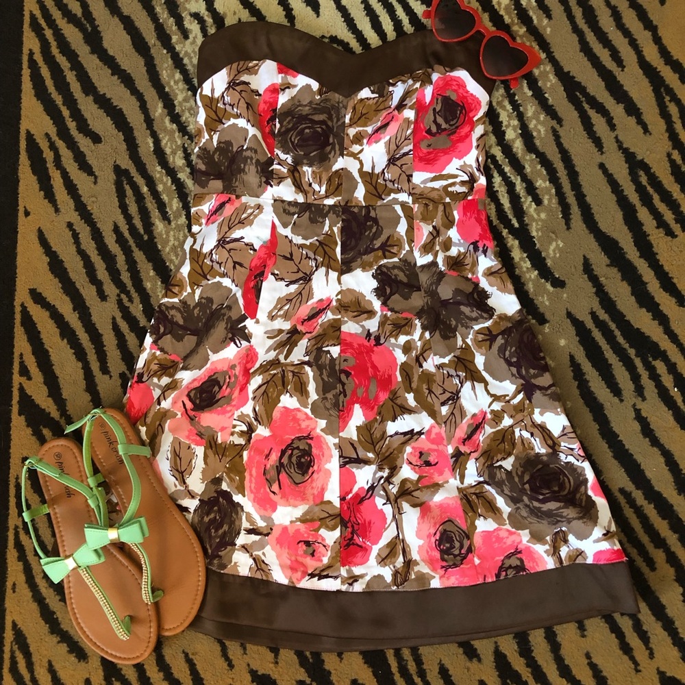 ♦️3 x $25♦️Romy floral strapless sundress EUC